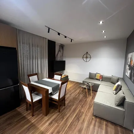 Luxe Haven New Bazzar 5 Appartement