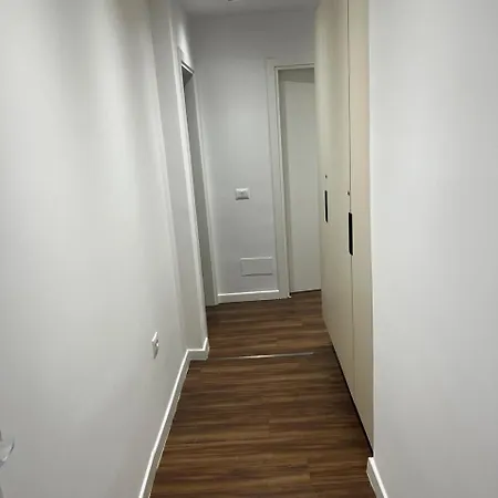 Luxe Haven New Bazzar 5 Lägenhet Tirana