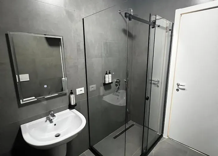 Lägenhet Luxe Haven New Bazzar 5